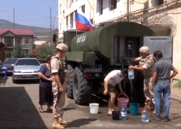 Российские миротворцы обеспечили более 1,5 тысяч жителей Нагорного Карабаха питьевой водой