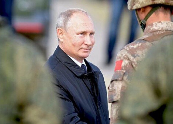Путин: Россия сегодня обладает видами оружия, превосходящими все существующие