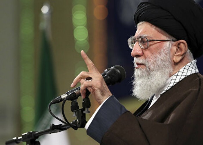 Хаменеи: Санкции США – это преступление против нации