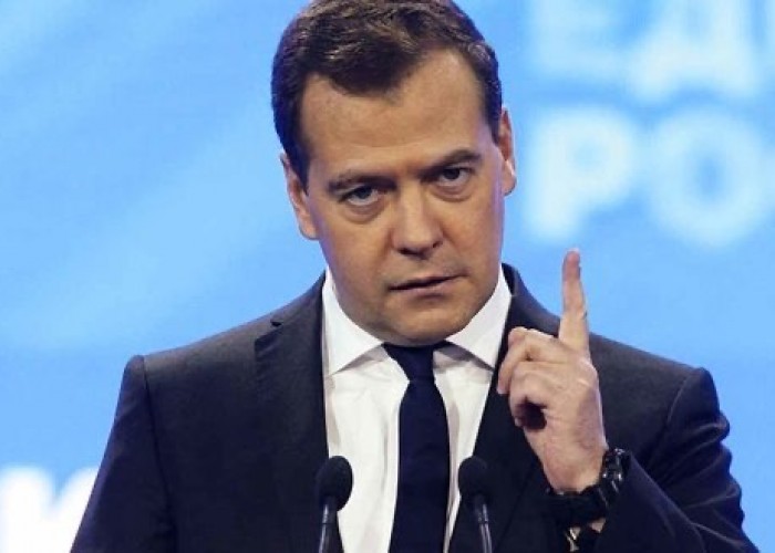 Медведев: миру угрожают масштабный продовольственный и валютно-финансовый кризисы