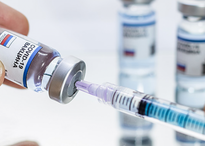 Мантуров: производство вакцины от COVID-19 выйдет на максимум с февраля 2021 года