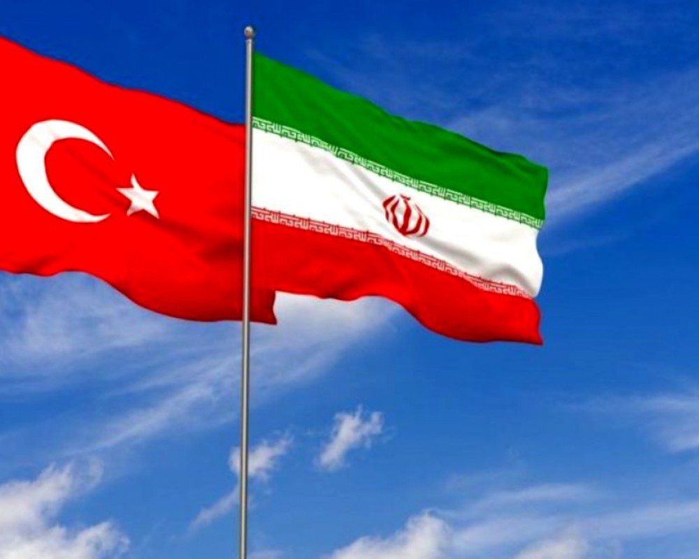 Глава штаба ВС Ирана и министр обороны Турции обсудили вопросы безопасности в регионе