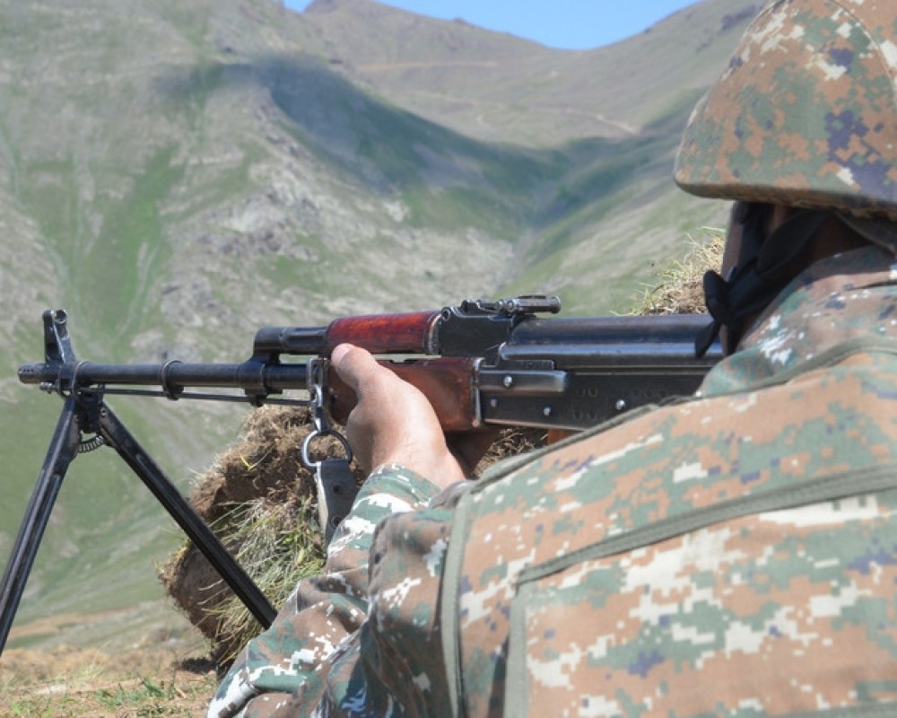 МО Армении официально подтвердило сведения об обстрелах приграничных городов и сел