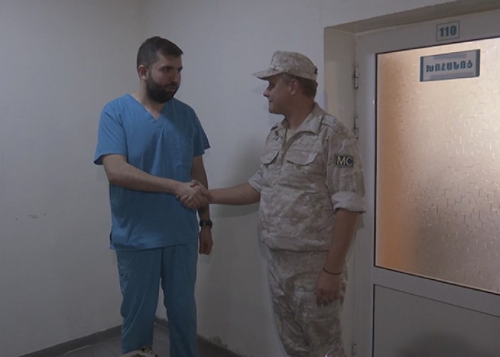 Российские миротворцы передали медоборудование для детской больницы в Карабахе