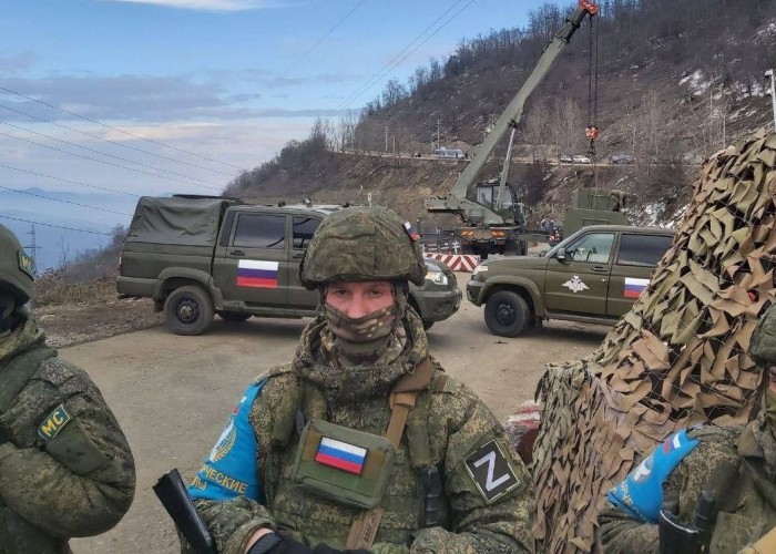 Российские миротворцы эвакуировали из трех районов в Нагорном Карабахе 5 тысяч человек