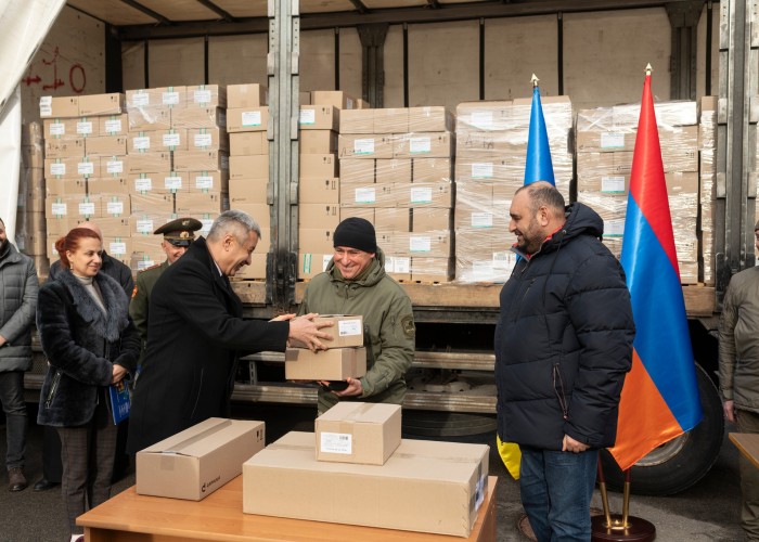 Готов к переориентации: какие месседжи Ереван посылает Западу через помощь Украине?