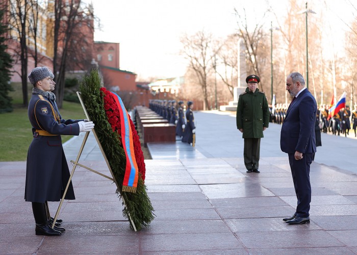 Նիկոլ Փաշինյանը Մոսկվայում ծաղկեպսակ է դրել Անհայտ զինվորի հուշահամալիրին