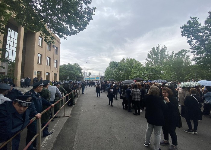 В Ереване протестуют против ареста матери погибшего на войне солдата