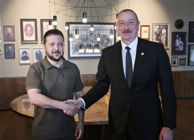 Ильхам Алиев пригласил Владимира Зеленского в Баку