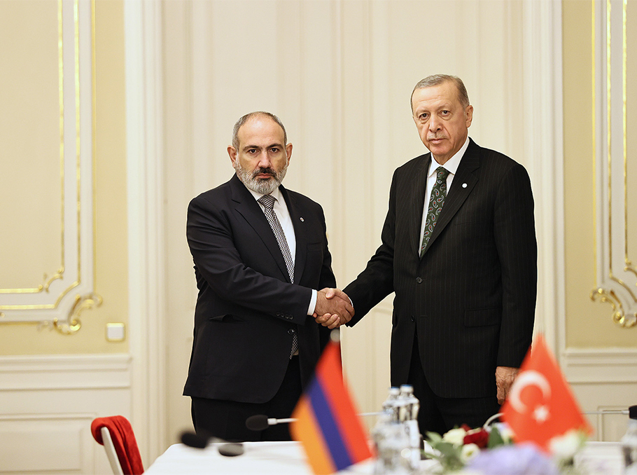 Торг армянской идентичностью: экс-посол Агаджанян предостерегает от уступок Турции