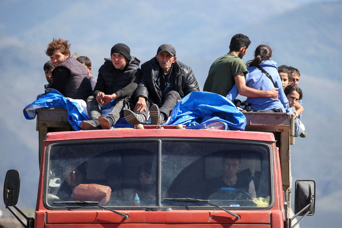 Правительство выделяет финансовую помощь для переселенцев из Нагорного Карабаха