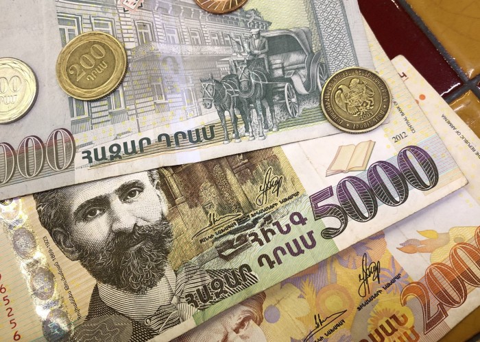 В Армении должников не будут оставлять без средств к существованию