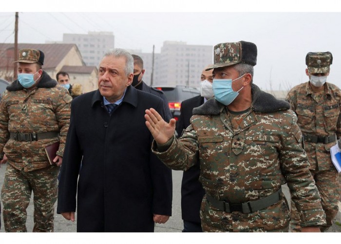 Делегация во главе с министром обороны Армении Вагаршаком Арутюняном отбыла в Россию