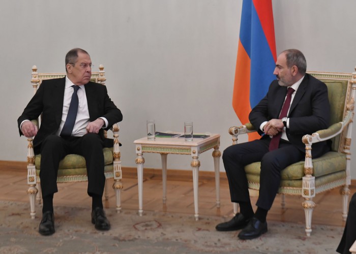 Отсутствие флага России на переговорах Лаврова с Пашиняном связано с протоколом -МИД РФ