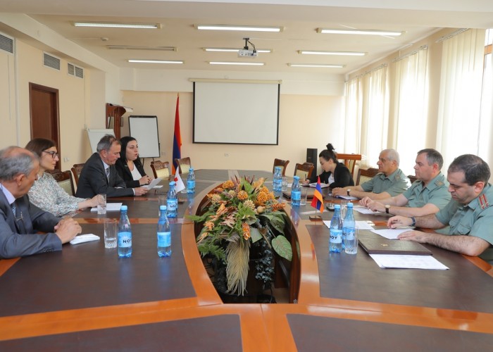 Начальник Генштаба ВС принял делегацию Международного комитета Красного Креста в Армении