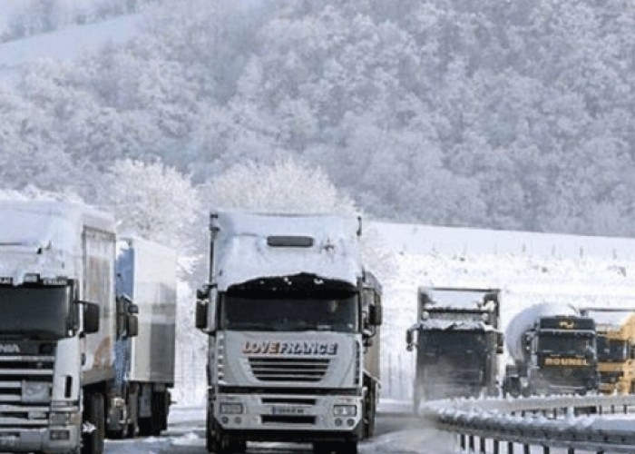 МЧС: Автодорога Степанцминда-Ларс закрыта для грузовых автомобилей.