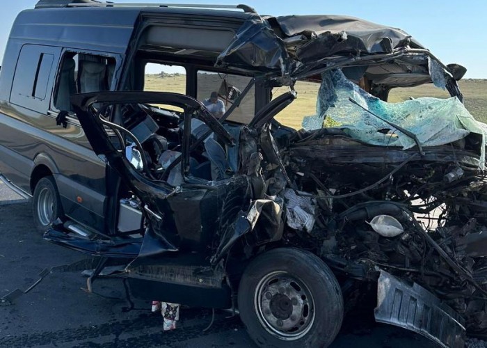 Один из пассажиров пострадавшего в ночной аварии микроавтобуса был гражданином России
