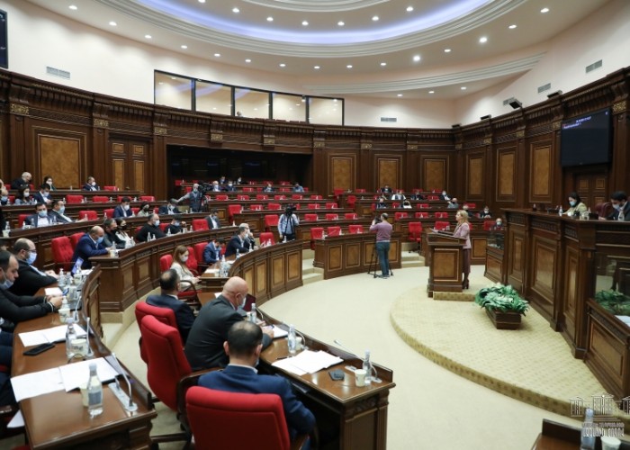 Парламент Армении принял в окончательном чтении пакет поправок в ИК