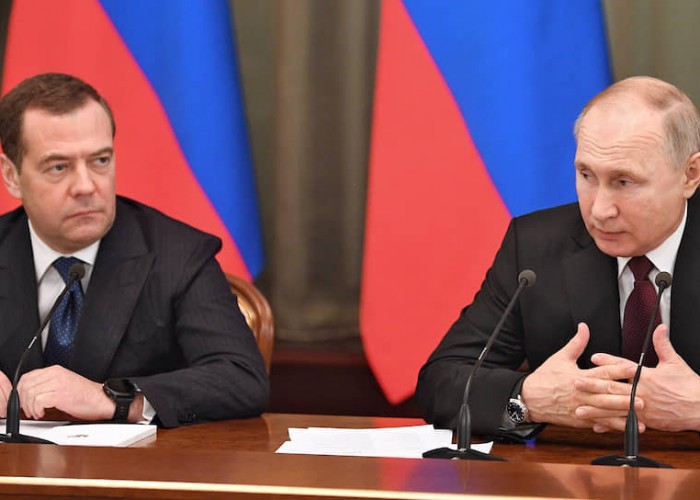 Медведев: Азербайджан и Армения должны быть признательны Путину за филигранную работу