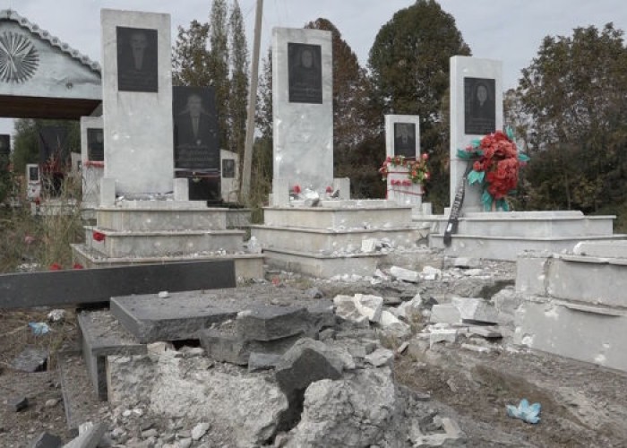 Азербайджан использует армянские надгробные плиты для прокладки дорог - ЗПЧ Арцаха 