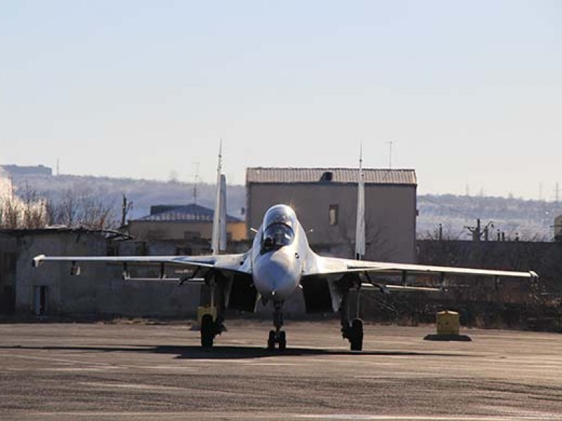 В Армении российские лётчики истребителей МиГ и Су посадили 
