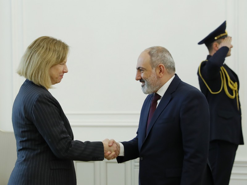 Пашинян и посол обсудили вопросы касательно стратегического диалога Армения-США
