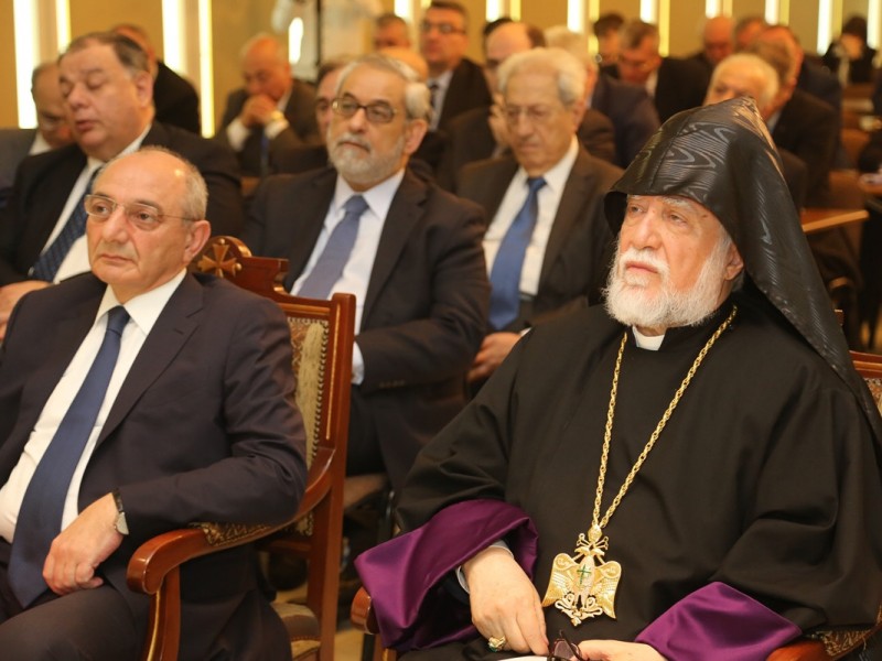 Бако Саакян и Католикос Арам Первый обсудили последние события в Арцахе