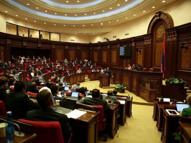 Парламент Армении приступил к обсуждению судебно-правовых реформ
