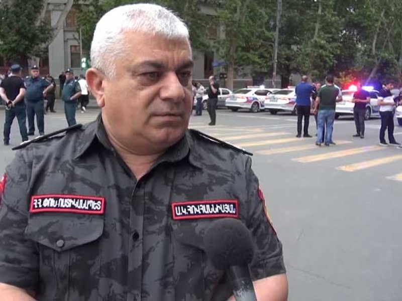Пьяный водитель направил грузовик на площадь во время митинга в Ереване - начальник полиции РА