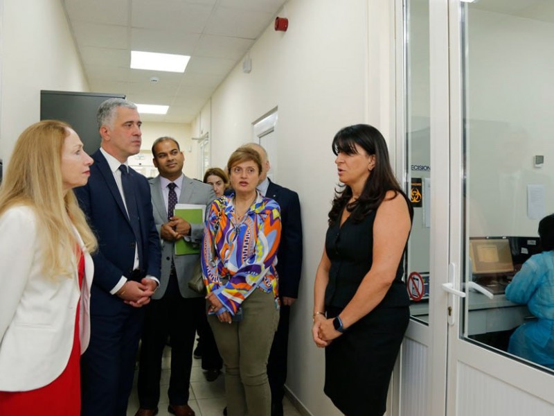 Посол США посетила генетическую лабораторию Минсельхоза Грузии
