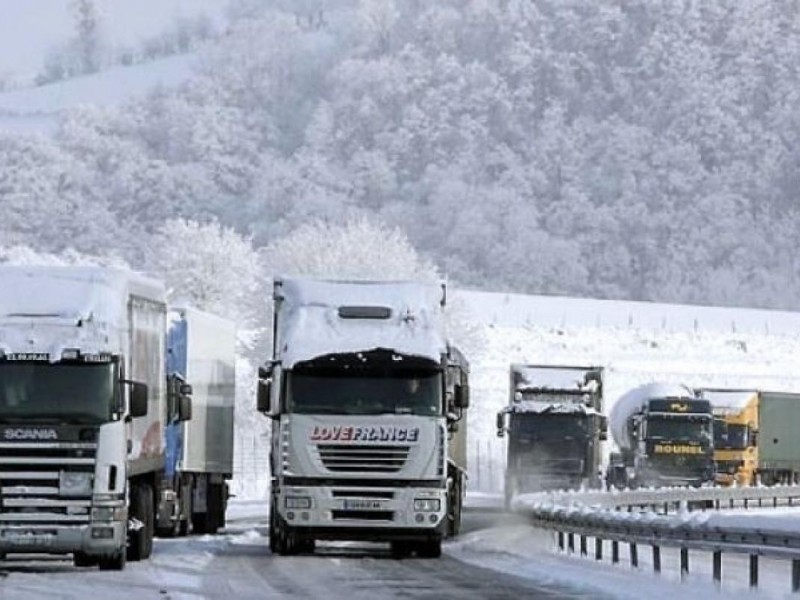 Ларс открыт: со стороны России скопилось более 600 грузовиков