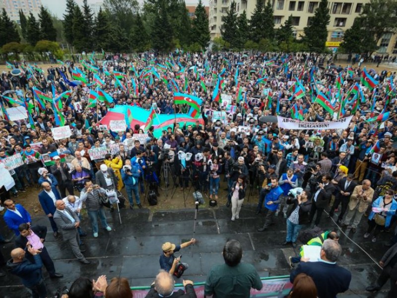 Азербайджанская экономика катится в пропасть: социальное недовольство выплескивается на улицы