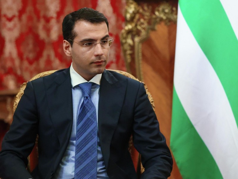 Президент Абхазии Аслан Бжания освободил от должности главу МИД Инала Ардзинбу