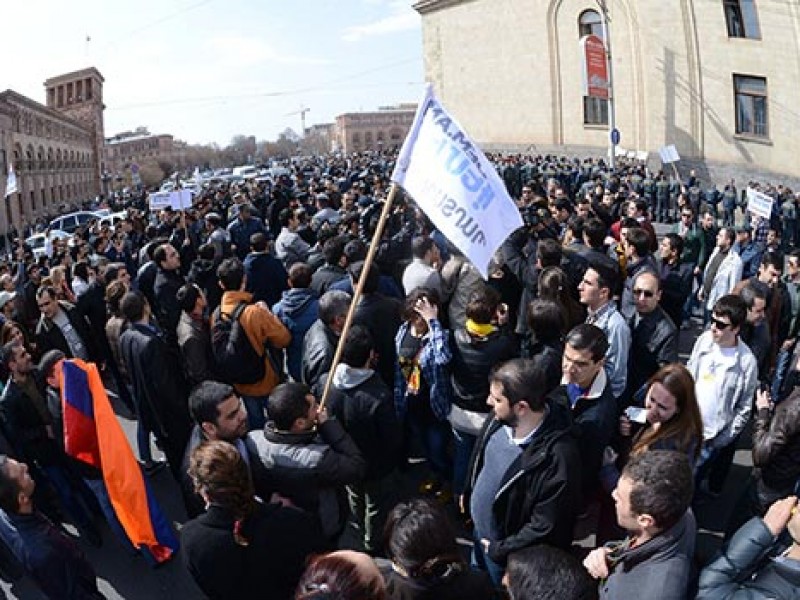 Подорожание электроэнергии стимулирует протестные настроения в Армении 