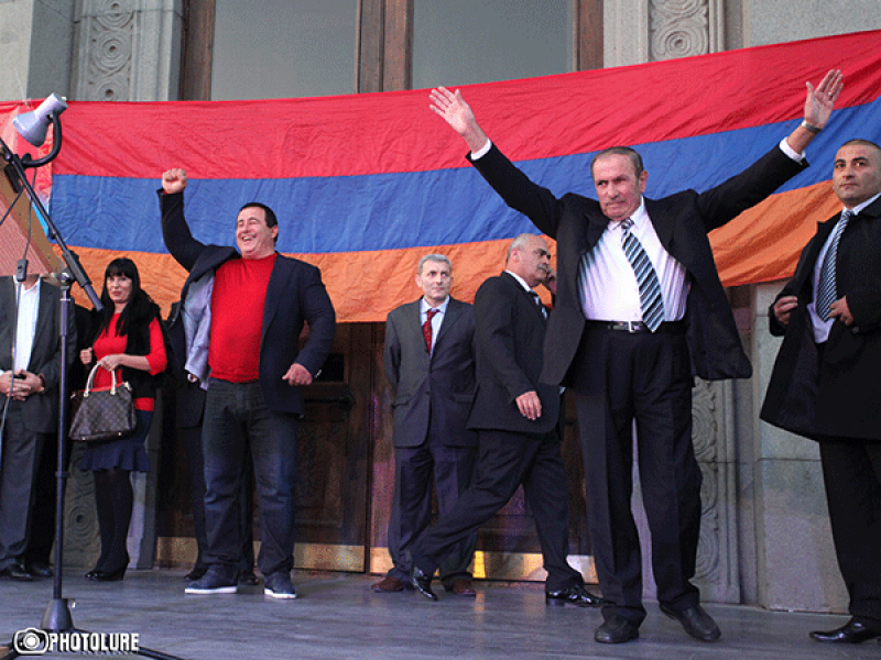 Президент Серж Саргсян нейтрализовал оппозицию и открыл дорогу к конституционной реформе