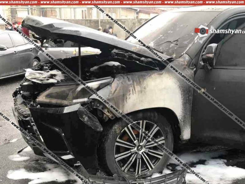 В Ереване подорвали автомобиль исполнительного директора 