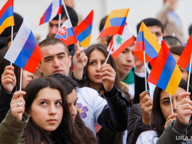 Около 63% респондентов в Армении выступают за укрепление отношений с Россией 