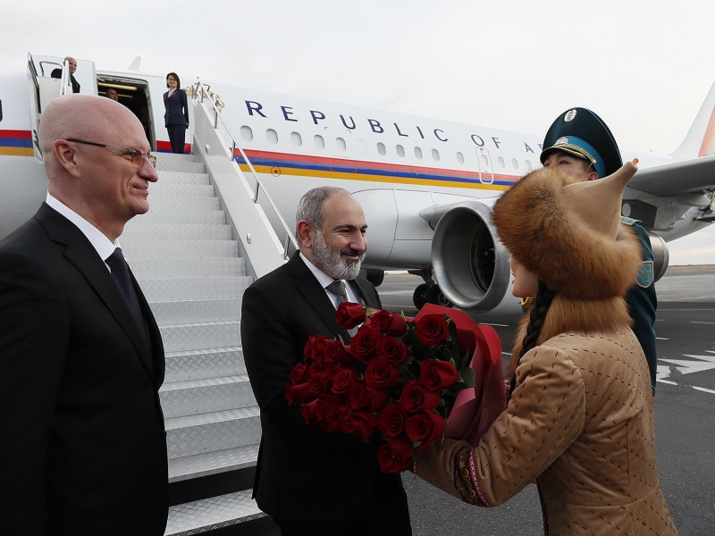Пашинян прибыл с рабочим визитом в Казахстан