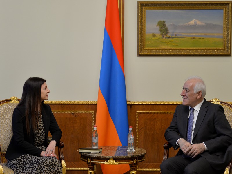 Хачатурян и Цветкович подчеркнули важность политического диалога между Арменией и Сербией
