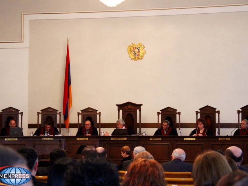 Представитель КС назвал незаконными предыдущую и действующую конституции Армении