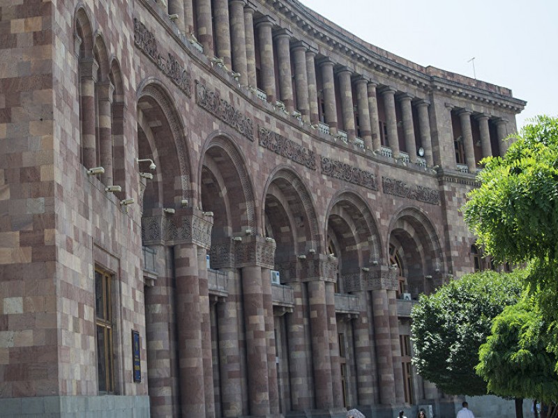 Сотрудник службы охраны правительства Армении совершил попытку суицида
