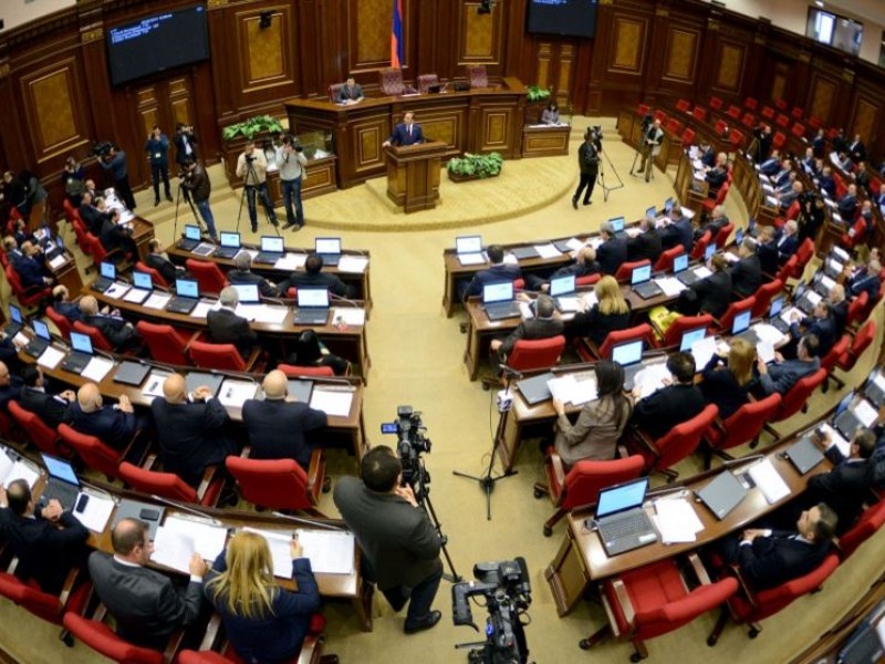 Армянский парламент проголосовал за референдум по конституционным изменениям