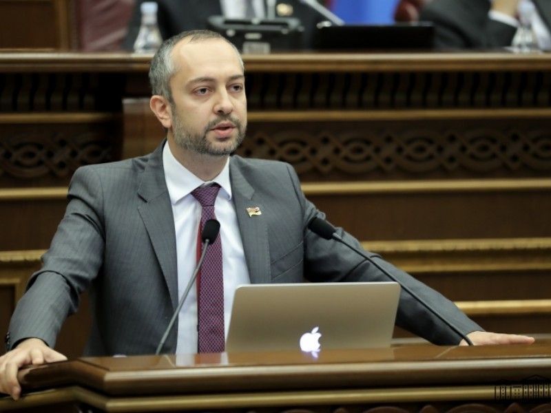 Эдуард Агаджанян подал в отставку с должности главы комиссии НС Армении по внешним связям