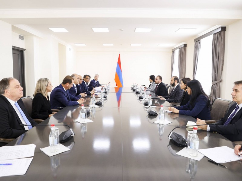 Глава МИД Армении обсудил с парламентариями Кипра этническую чистку Баку в Арцахе 