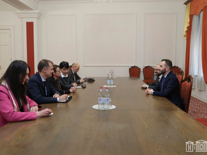 Депутаты правящей партии и посол Франции обсудили демократическое развитие Армении