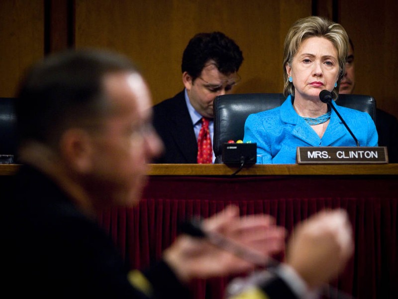 Хиллари Клинтон дает показания по делу о нападении на консульство США в Ливии 