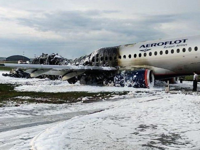 Среди пассажиров сгоревшего самолета Sukhoi Superjet 100 армян нет: Посольство РА в России