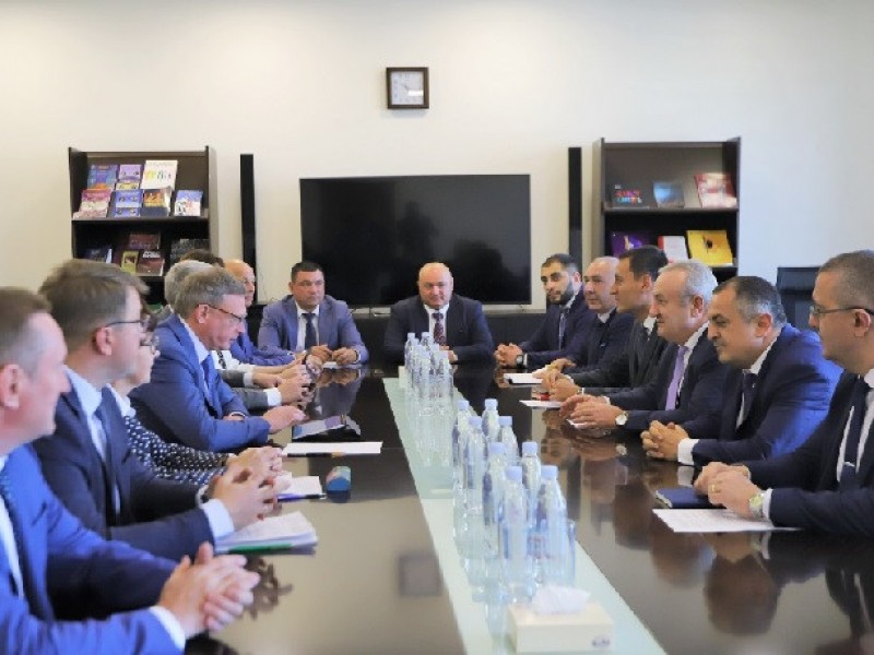 Ваграм Думанян принял делегацию во главе с губернатором Омска