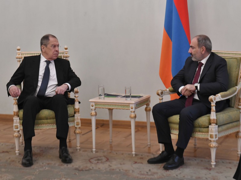 Отсутствие флага России на переговорах Лаврова с Пашиняном связано с протоколом -МИД РФ