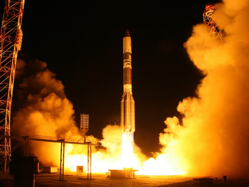 Рогозин: Россия планирует провести высадку космонавтов на Луну после 2028 года